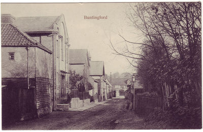 075 - off the High Street
